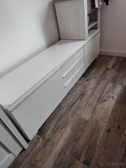 Skrinka pod tv - 2