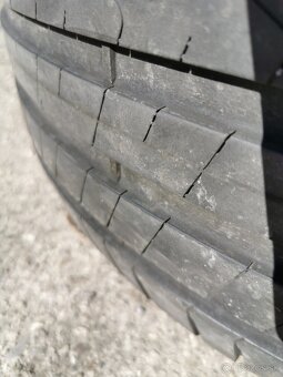 255/45R19 - 2