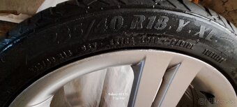 235/40 R18 - 2