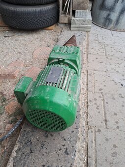 Elektromotor + štiepaci kužeľ - 2
