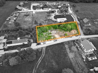 EXKLUZÍVNE NA PREDAJ KRÁSNY STAVEBNÝ POZEMOK (2202 m2)... - 2