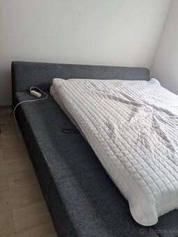 Čalúnená posteľ s matracom - 2