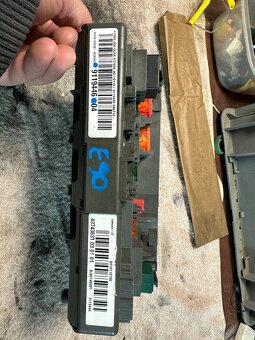 BMW E90 poistkový panel - 2