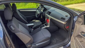 Opel Astra GTC 1.4 benzín - 2