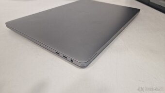 Predám MacBook Pro 2020 Core i5 /32GB RAM/512GB touchbar - 2