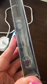 Elektronická zubná kefka - 2