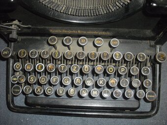 predam starozitny funkcny pisaci stroj Remington vyr. Brno - 2