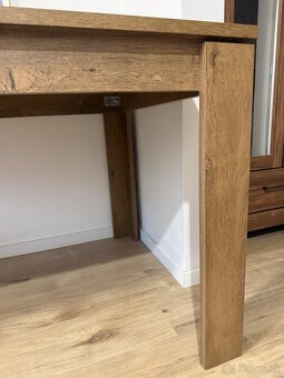 Jedálenský stôl so stoličkami. - 2