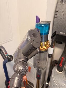 PREDÁM DYSON V15 - 2