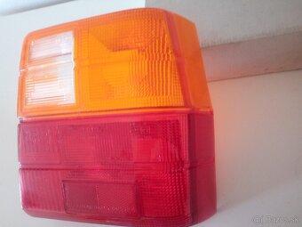 FIAT UNO TURBO 1300IE KRYT ZADNÉHO SVETLA - 2