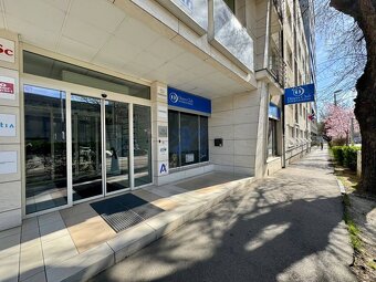 Obchodno- kancelársky priestor s výkladom na Nám. slobody - 2