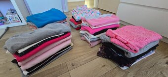 Dievčenské tričká mikiny svetre. - 2