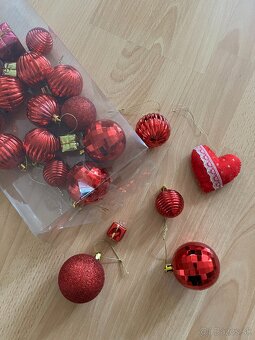 Červené vianočné ozdoby - 2