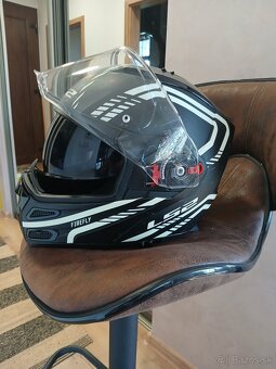 Vyklopne motohelmy LS2 Metro Firefly - 2