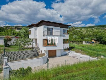 MODERNÝ, TECHNOLOGICKY VYSPELÝ 5i (229m2) RD s výbornou dost - 2
