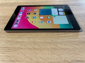 9,7” tablet iPad 6 generácie / 128GB TOP stav - 2