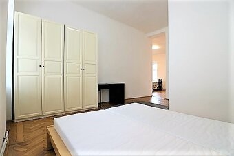 IHNEĎ VOĽNÝ 2i. BYT V CENTRE BRATISLAVY / KOLLÁROVO NÁM. - 2