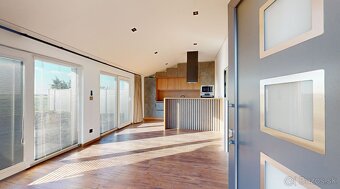 Stavebný pozemok so stavebným povolením s 2 - izbovým rodinn - 2