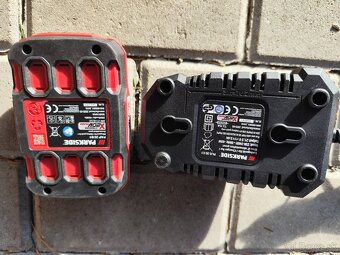 PARKSIDE 2AH AKUMULÁTOR+NABÍJAČKA 2.4 A - 2