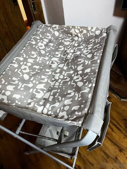 Skladací prebaľovací pult - 2