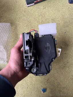 predam zamok dveri na ŠKODU OCTAVIU1 - 2