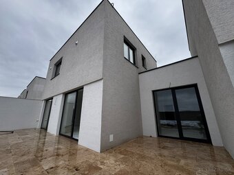 5i dom | pozemok 417m2 | 2x parking - 2