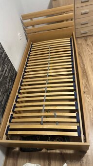 Predám jednolôžkovú posteľ s roštom - 2