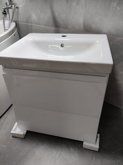 Závesná skrinka MODUO s keramickým umývadlom - 2