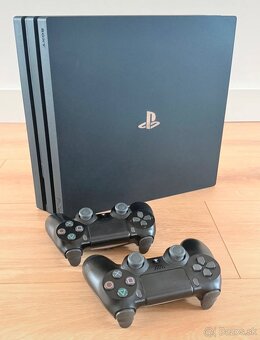 Predám PS 4 Pro - 2
