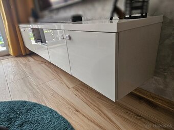 Predám masívnu TV skrinku 240x43x42cm - 2