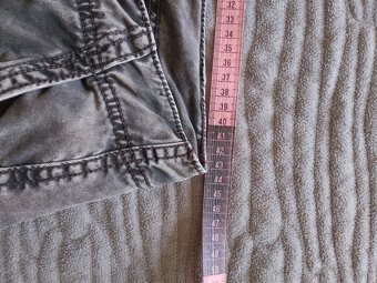 Široké kapsacove rifle bershka - 2