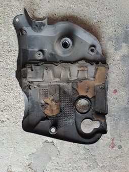 Kryt motora VW passat b5.5 . - 2