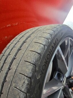 235/40 r19 - 2