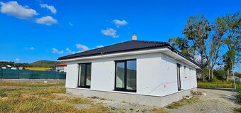 Velky 5 izbovy bungalov 15 min od Kosic - 2