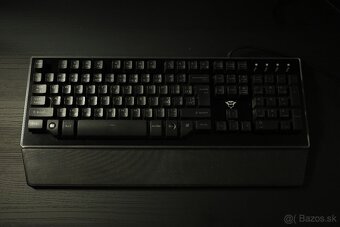 Trust GXT 860 Thura – semi-mechanická herná klávesnica s RGB - 2