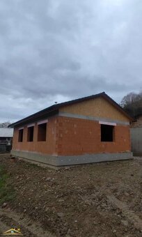 NA PREDAJ – Hrubá stavba rodinného domu v centre obce Oščadn - 2