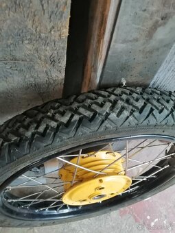 Kolesá na jawu pionier - 2