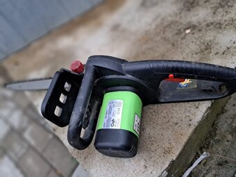 ELEKTRICKA REŤAZOVA PILA 2200W - 2