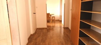 Kompletne zariadený 3-i byt v RD na dobrej adrese v Hlohovci - 2