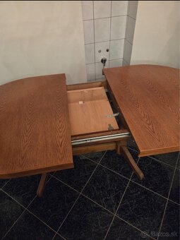 Predám masivný drevený stôl - 2