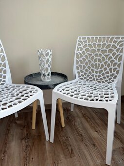 Plastové stoličky - 2