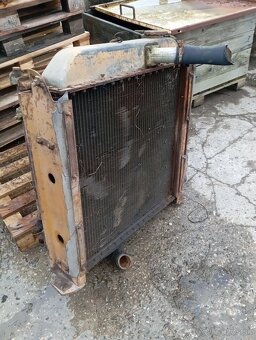 BULDOZER T130 CHLADICE A HYDRAULICKE VALCE - 2