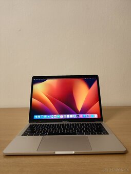 MacBook Pro 2017 | i5 • 8GB • 256GB SSD - 2