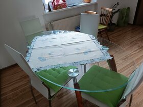 Jedálenský stôl a 4 stoličky - 2
