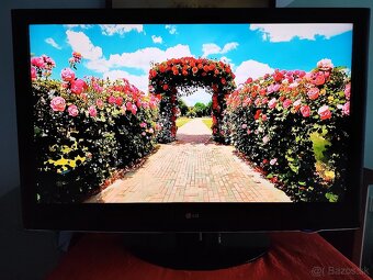 Predám LCD TV LG 42LD420 Full HD na ND - 2