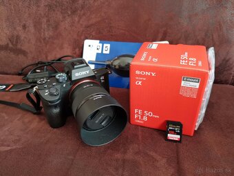 Full-Frame Fotoaparát Sony A7 III s Objektívom a Kartou - 2