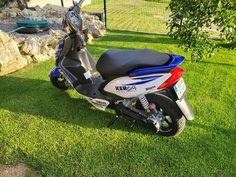 Yamaha - skúter - 2