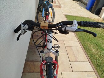 Predám tento zachovalý bicykel po mänšej kolízii 🙂 - 2
