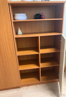 Súprava 7ks: skriňa, polica, stôl + stolička - 2