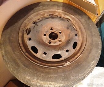 Predám 2 ks celoročných kolies 165/70 R14, pasujú na Fábiu, - 2